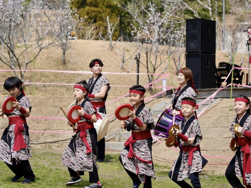 春のグルメフェスタ in あんずの丘山鹿市特産工芸村あんずの丘