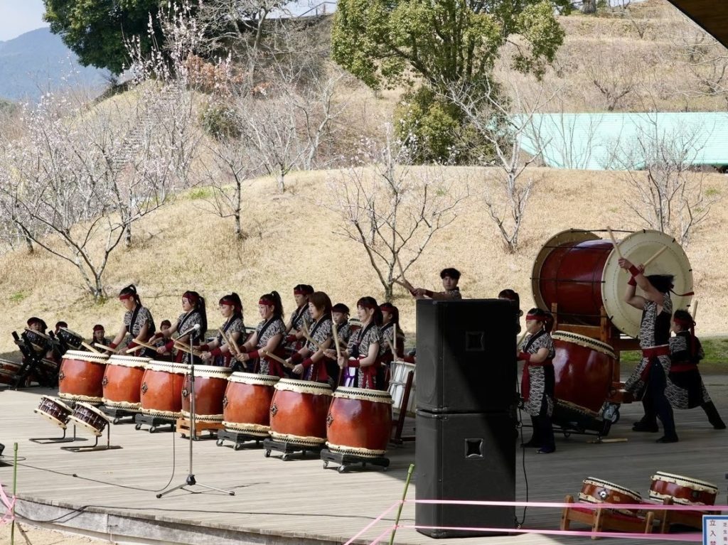 春のグルメフェスタ in あんずの丘山鹿市特産工芸村あんずの丘