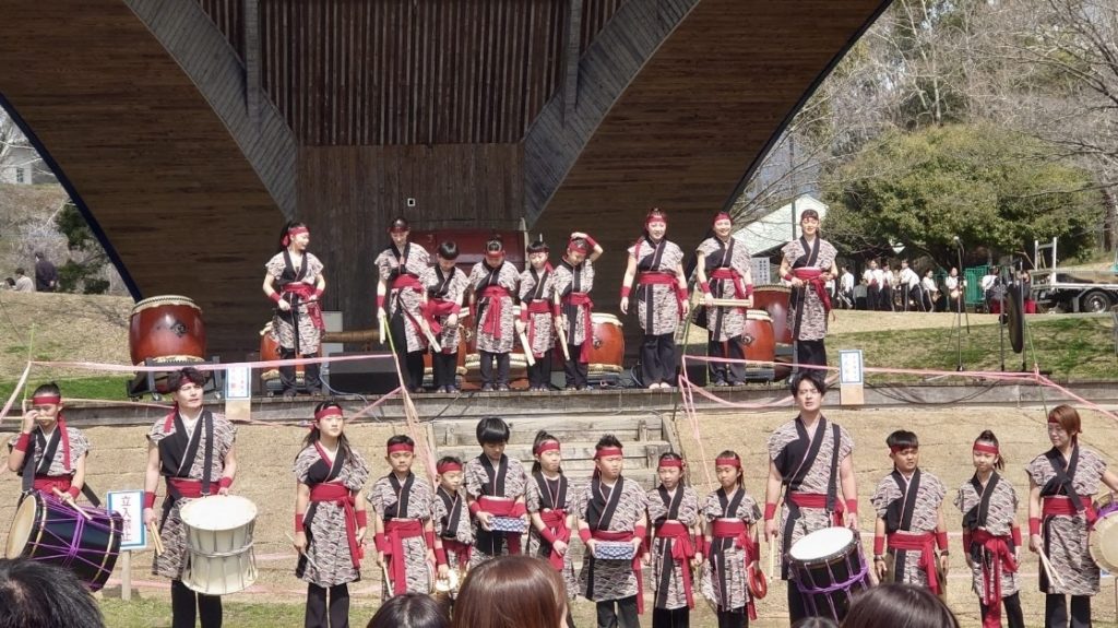 春のグルメフェスタ in あんずの丘山鹿市特産工芸村あんずの丘